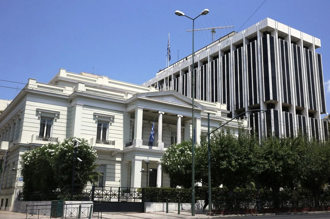 Λήξη συναγερμού: Ενα ηλεκτρονικό πιεσόμετρο περιείχε το ύποπτο δέμα στο ΥΠΕΞ (upd)